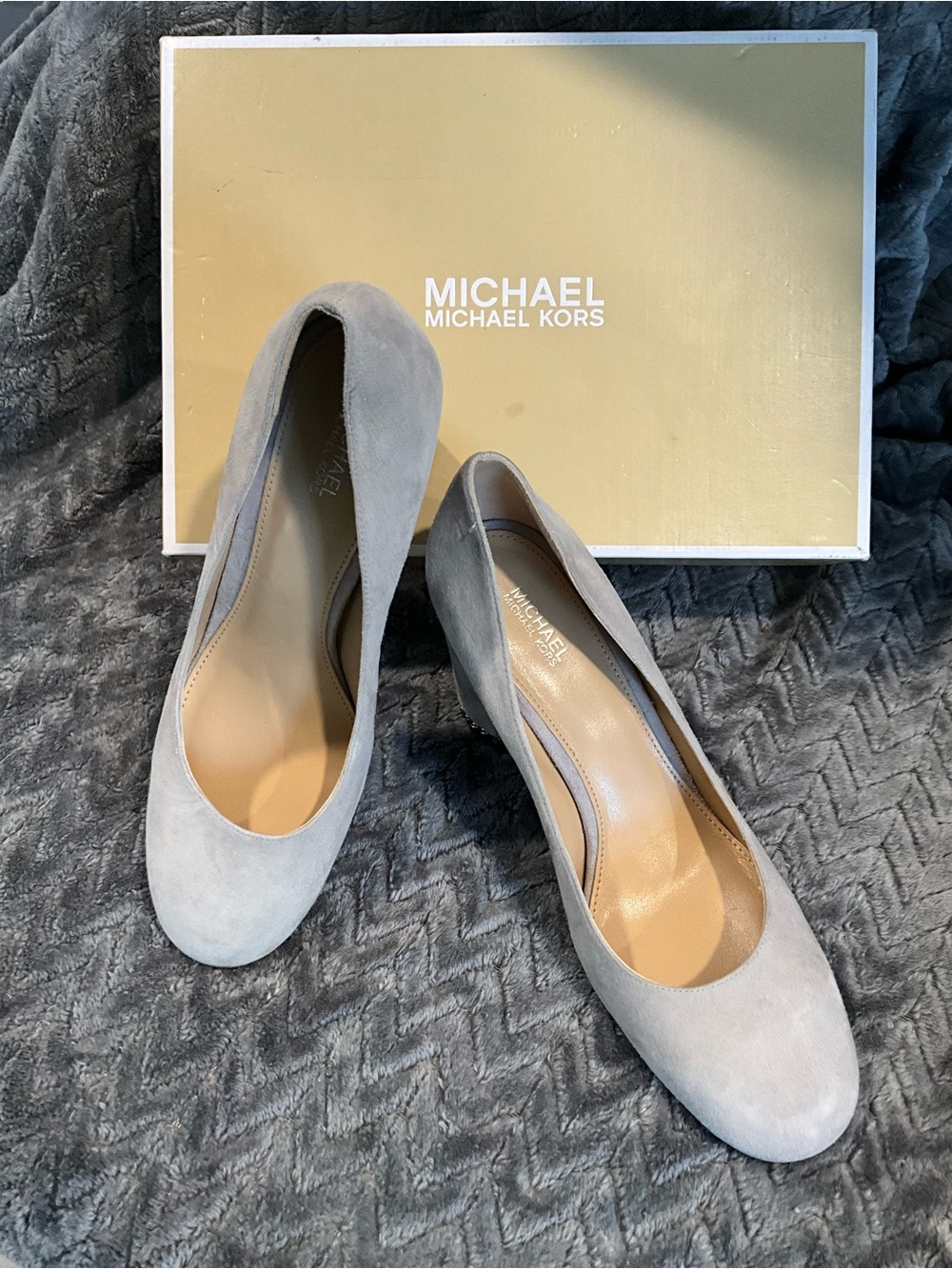 Michael Michael Kors Jamie Pearl Gray Suede Stacked Embellished Heel Pumps 8.5